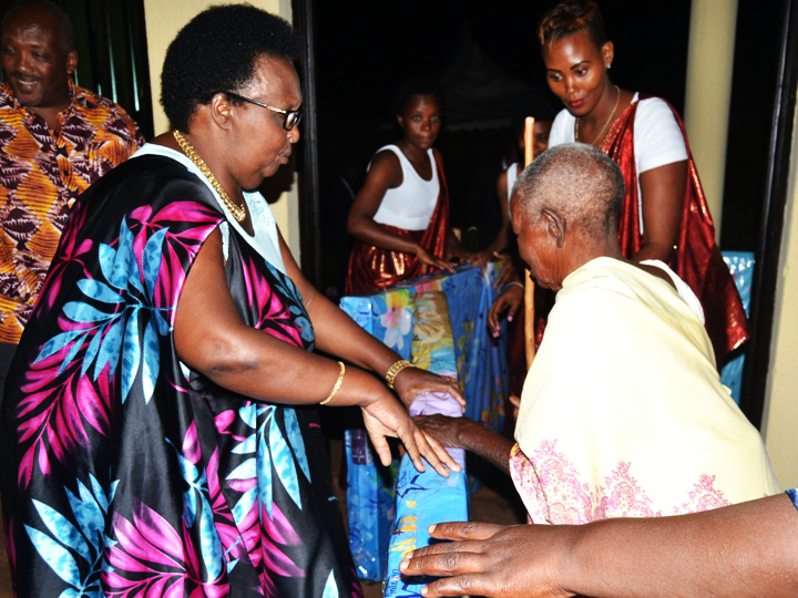 Mukabaramba yijeje inkunga mu mushinga uzafasha mu masaziro y’abarokotse Jenoside